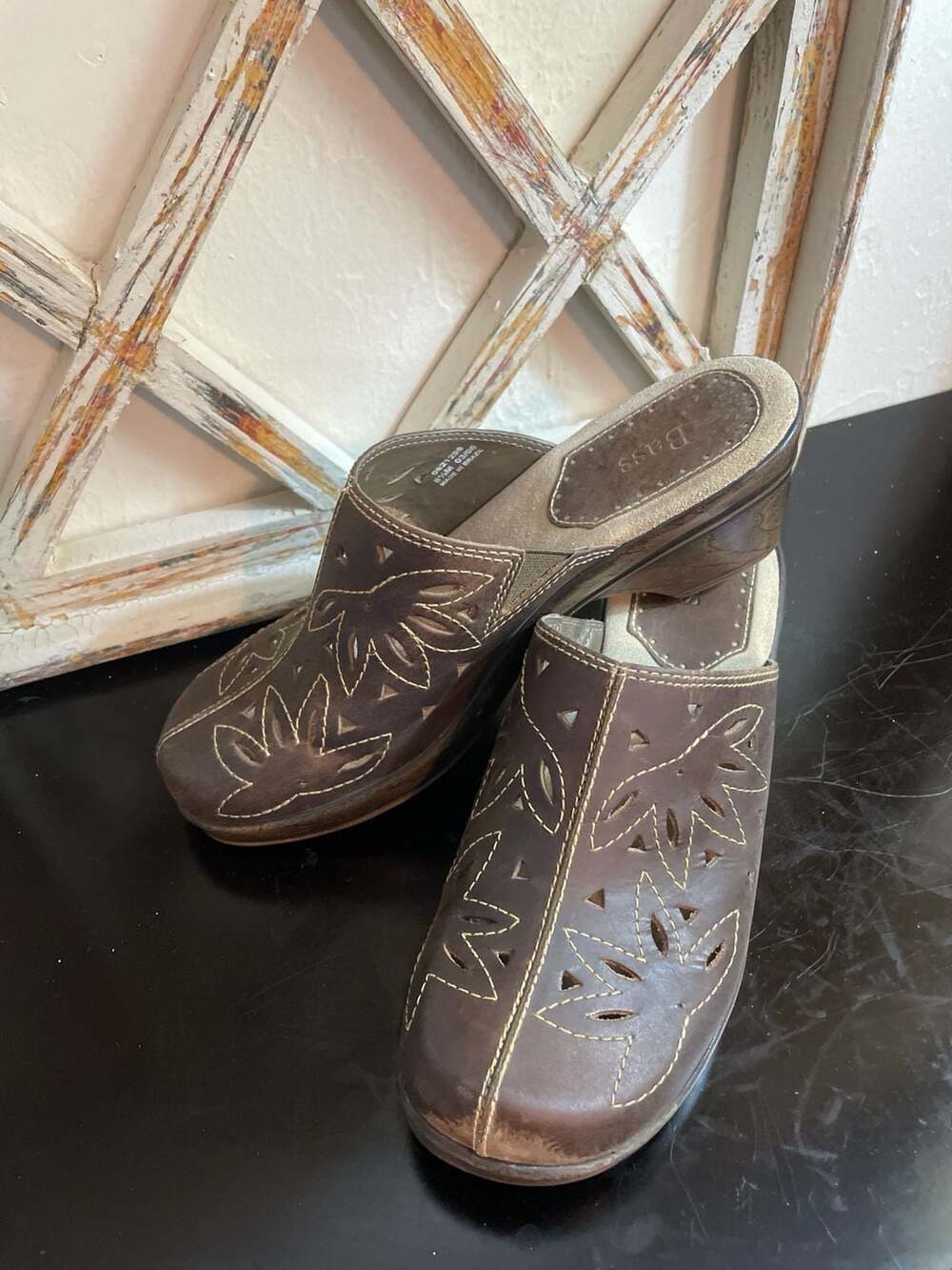 Bass Brenda Women's Size 8.5M Brown Leather Perforated Flower Mules Clogs